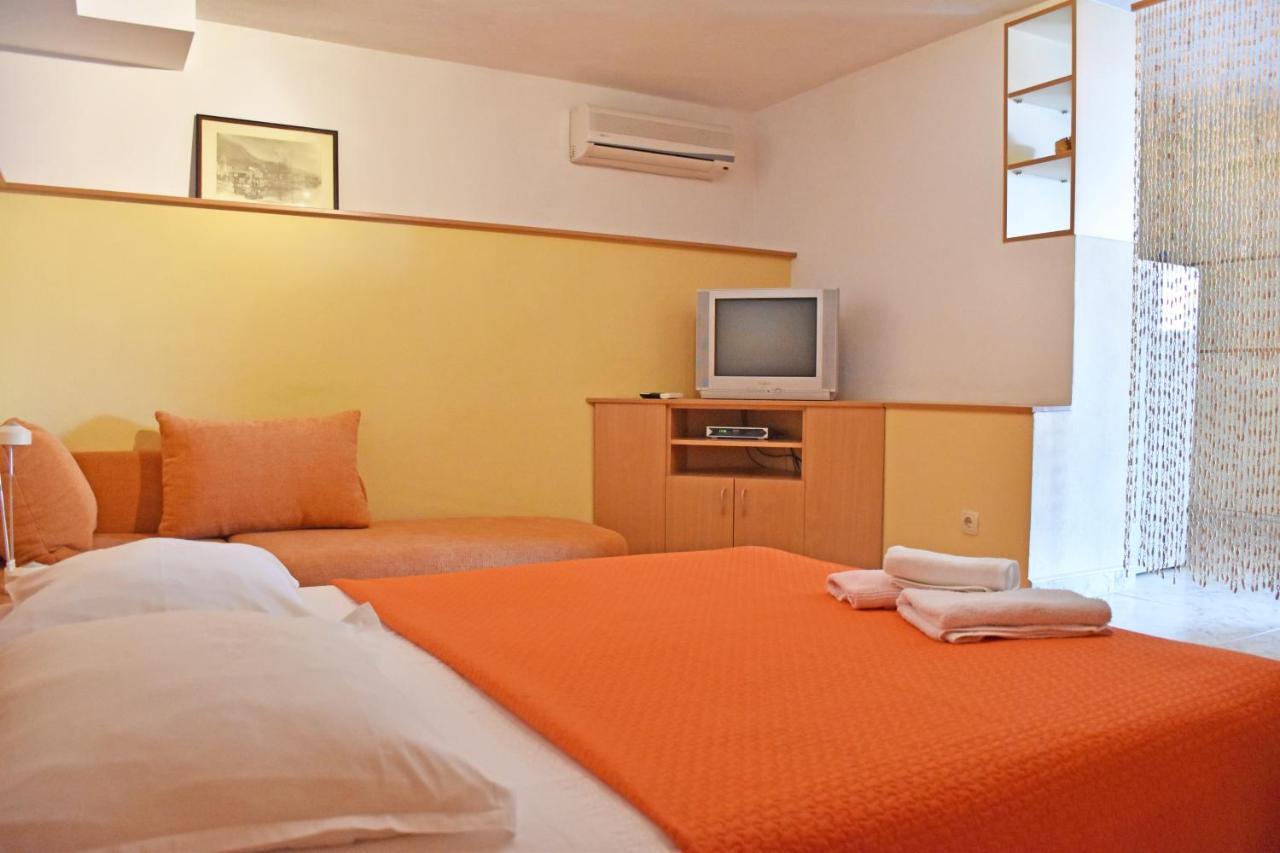 Apartments Stone Tučepi エクステリア 写真