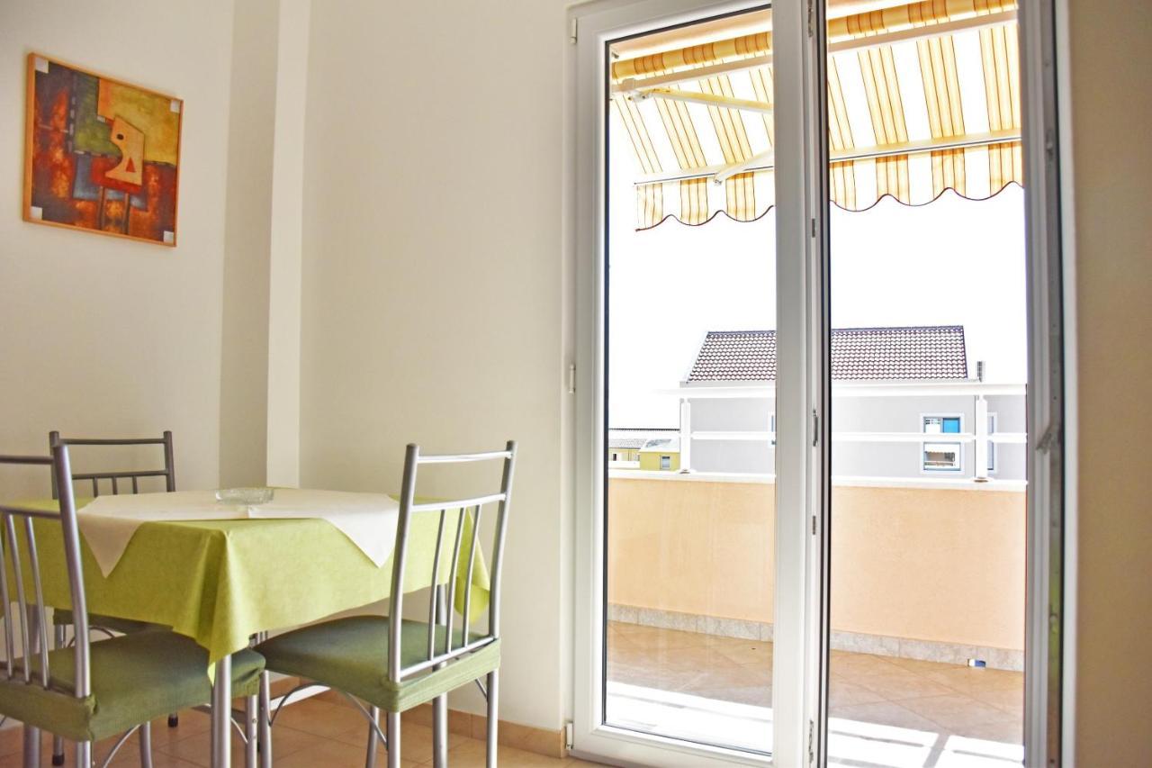 Apartments Stone Tučepi エクステリア 写真