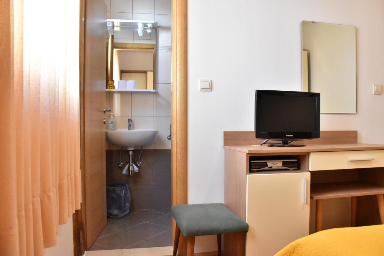 Apartments Stone Tučepi エクステリア 写真