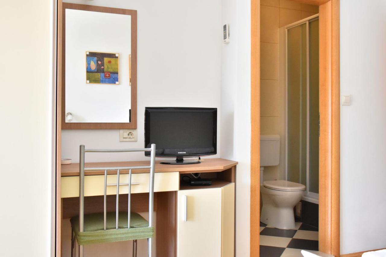 Apartments Stone Tučepi エクステリア 写真