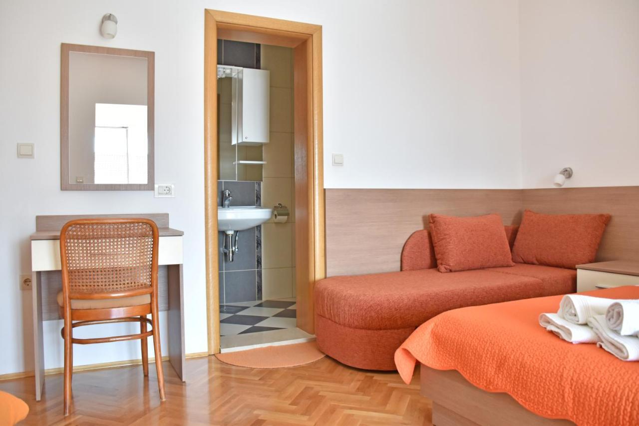 Apartments Stone Tučepi エクステリア 写真