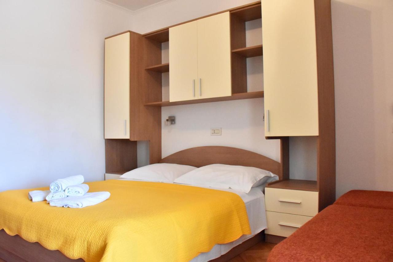 Apartments Stone Tučepi エクステリア 写真