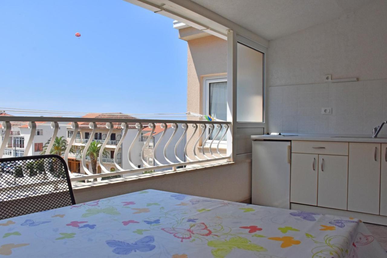 Apartments Stone Tučepi エクステリア 写真
