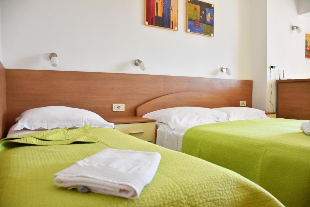 Apartments Stone Tučepi エクステリア 写真