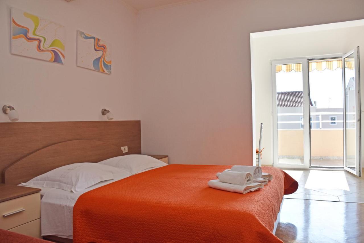 Apartments Stone Tučepi エクステリア 写真