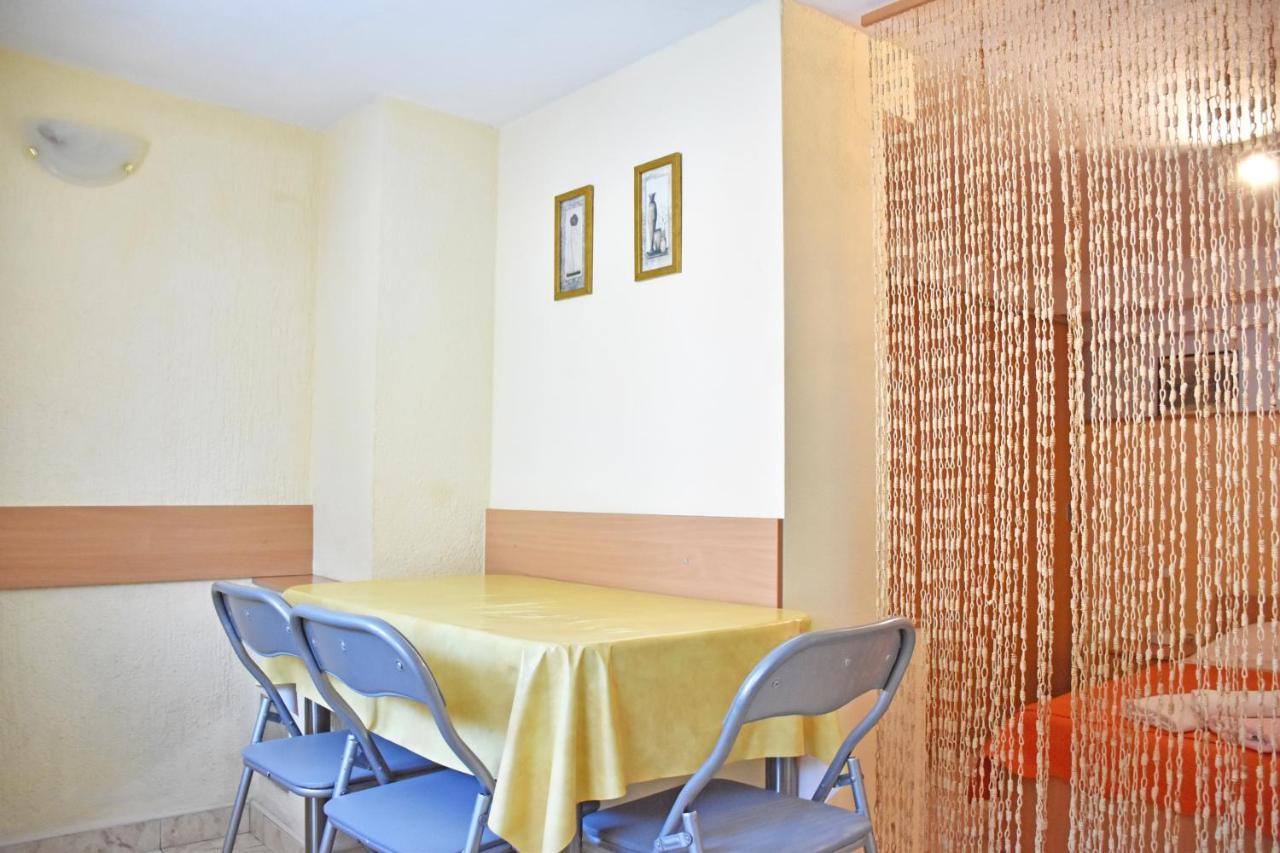 Apartments Stone Tučepi エクステリア 写真