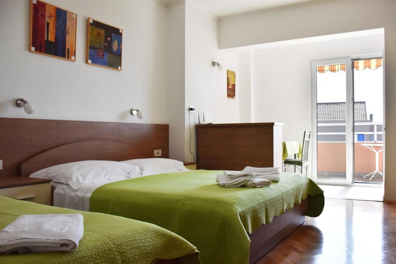 Apartments Stone Tučepi エクステリア 写真