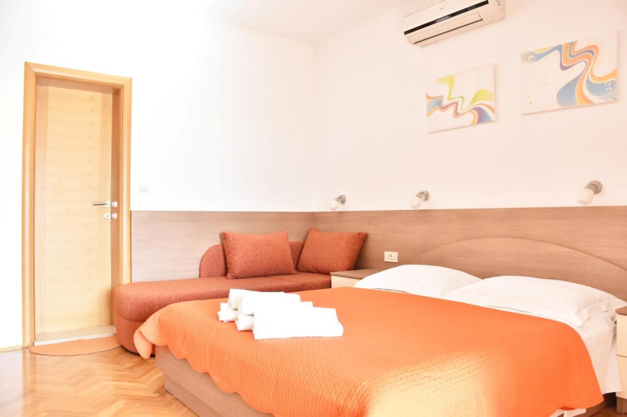 Apartments Stone Tučepi エクステリア 写真