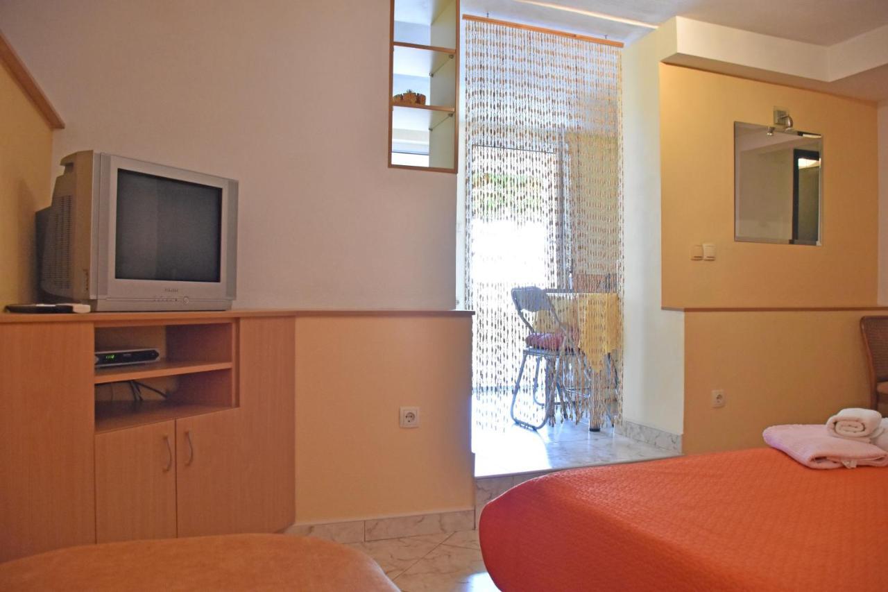 Apartments Stone Tučepi エクステリア 写真