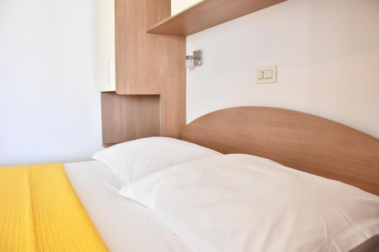 Apartments Stone Tučepi エクステリア 写真