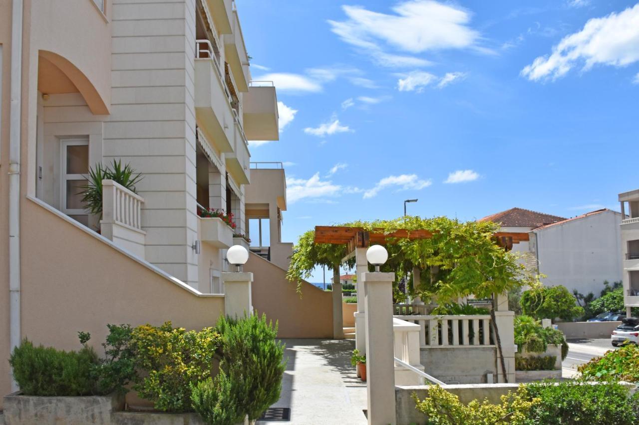 Apartments Stone Tučepi エクステリア 写真