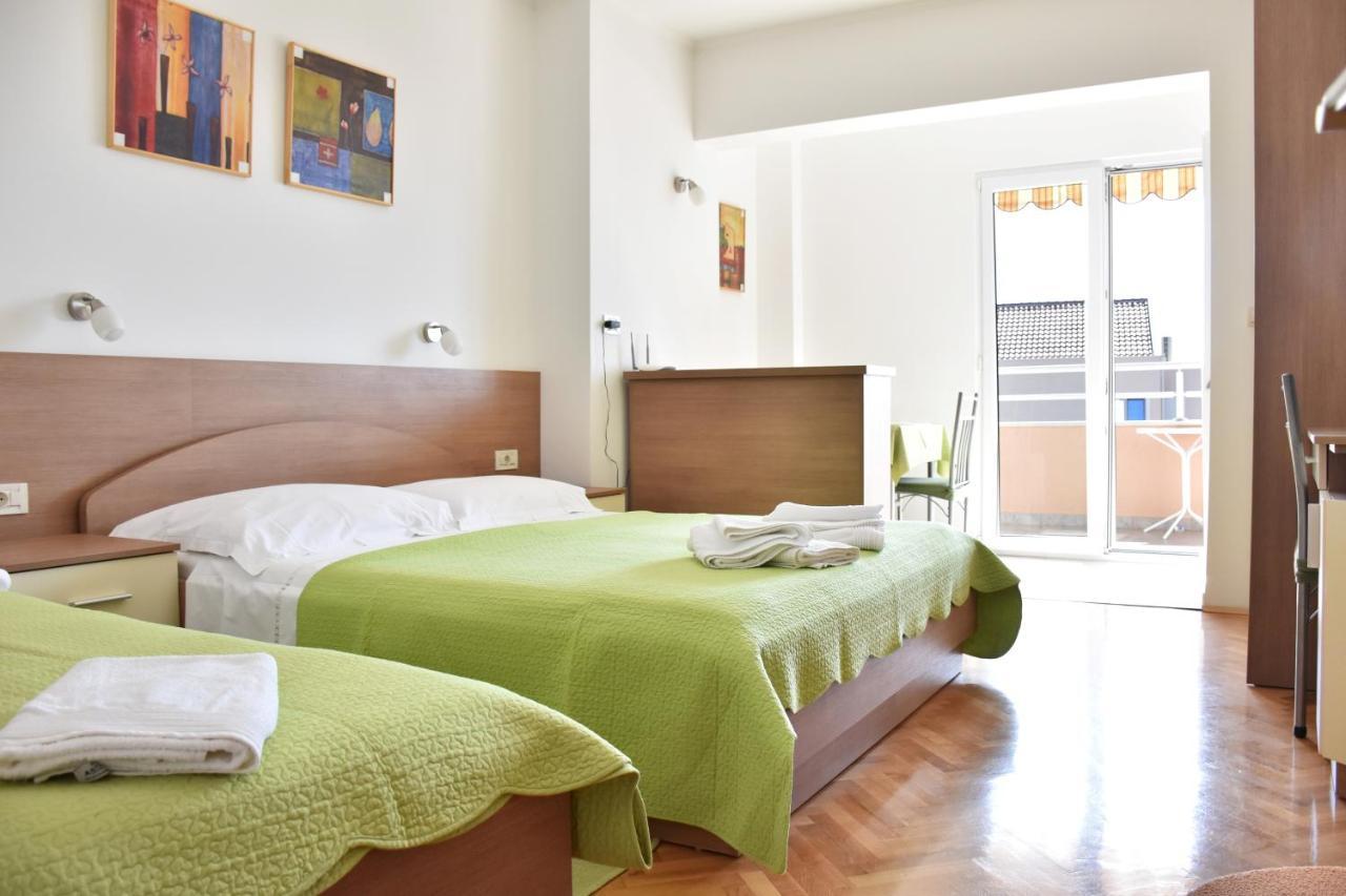 Apartments Stone Tučepi エクステリア 写真