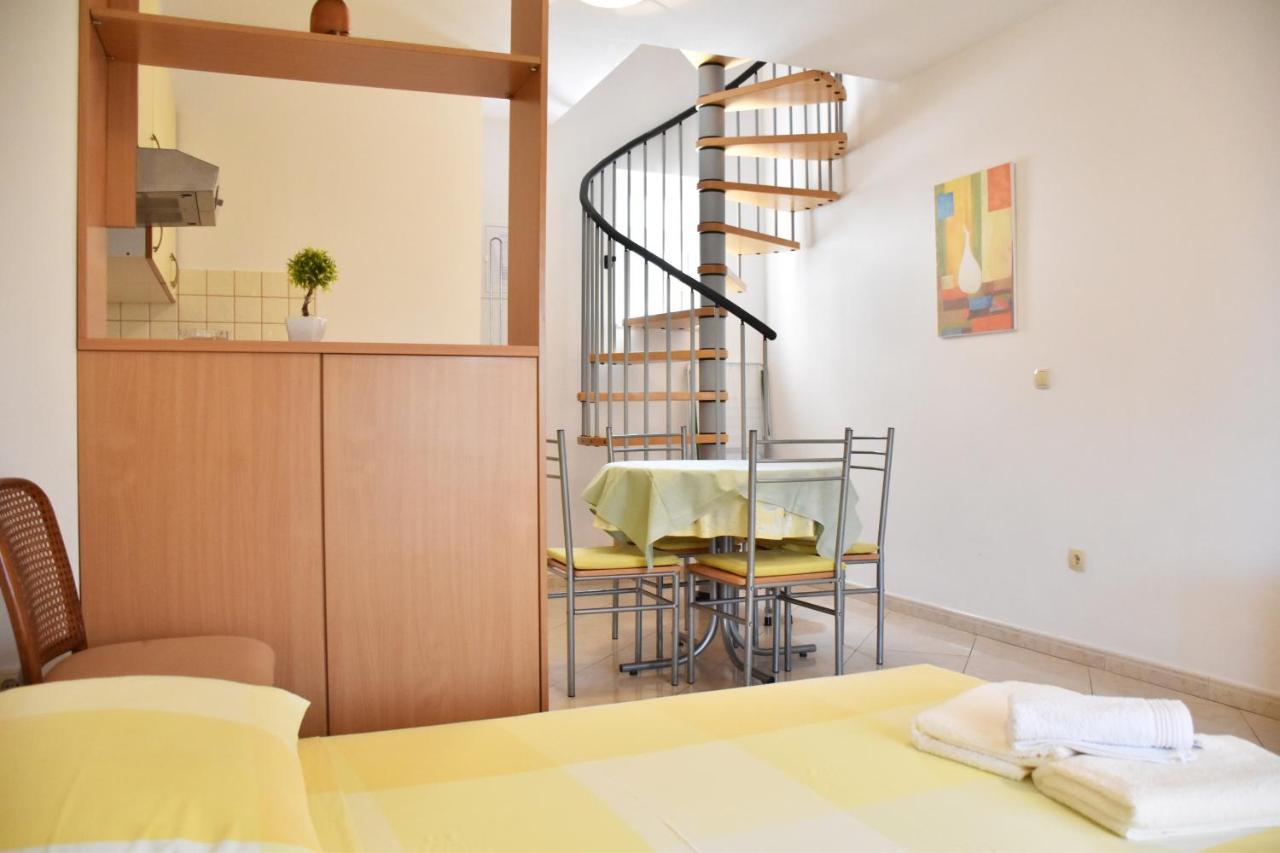 Apartments Stone Tučepi エクステリア 写真