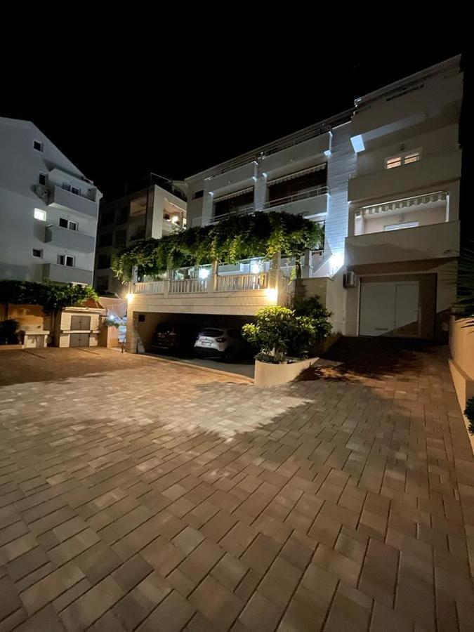 Apartments Stone Tučepi エクステリア 写真